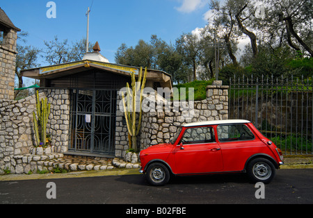 Rote Mini Cooper, Sorrent (Italien) rot Mini Cooper, Sorrent (Italien) Stockfoto