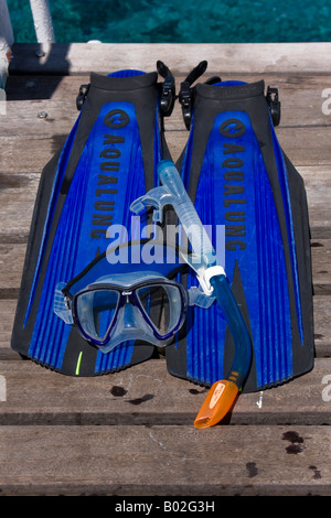 Flossen, Maske und Schnorchel - bereit zum Schnorcheln / Tauchen Stockfoto