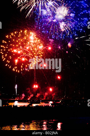 Jährliche 4. Juli Feuerwerk am Seeufer Milwaukee, WI. Stockfoto