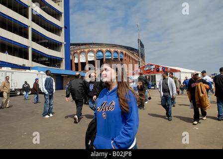 Shea Stadium in Flushing Queens in New York am letzten Eröffnungsspiel der New York Mets im Shea Stadium Stockfoto