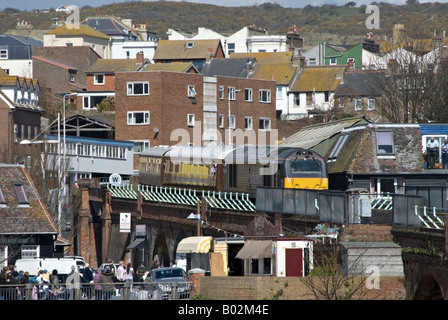 Klasse 67 Diesel bringt eine spezielle Charterzug nach Folkestone Hafen Bahnhof. Stockfoto