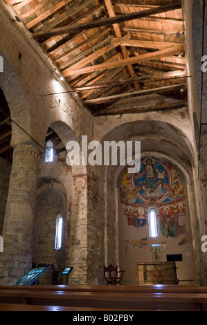 Innenraum eines romanischen Stils Kirche Sant Climent de Taüll (Taüll, Vall de Boi, Katalonien, Spanien) Stockfoto