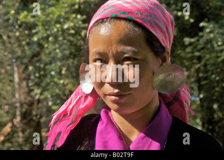 Porträt Hügel Stamm Frau mit Scheibe Earings Chiang Rai Provinz Nord-Thailand Stockfoto
