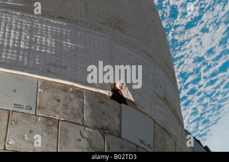Nahaufnahme des Space Shuttle Atlantis' Port Seite orbitalen Manövern System Pod. Stockfoto