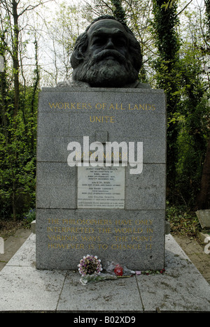 Karl Marxs Grab in Highgate Friedhof Highgate London UK Stockfoto