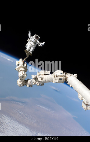 Astronaut verankert an einem Fuß Fessel. Stockfoto
