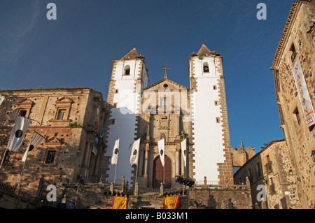 Caceres, Iglesia De San Francisco Javier, Plaza San Jorge Stockfoto