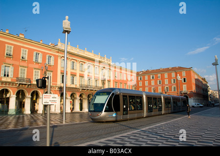 Eine Straßenbahn-Bahnhof im Stadtzentrum von Nizza, Südfrankreich Stockfoto