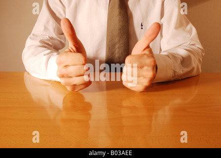 Gesten: Daumen hoch. Stockfoto