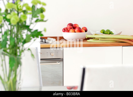 moderne zeitgenössische Einbauküche Interieur Stockfoto