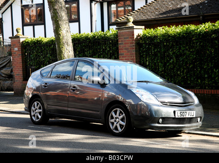 Benzin-Elektro-Hybrid-Auto Toyota Prius auf Street in London Stockfoto