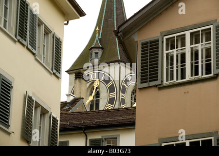 Ziffernblatt der St.-Peter Kirche in Zürich ist das größte Ziffernblatt Europas Stockfoto