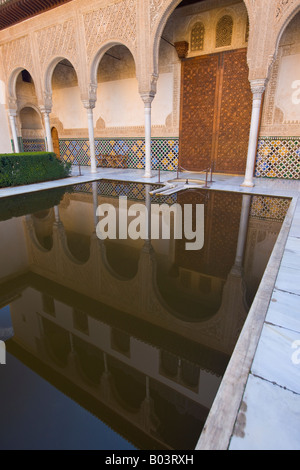 Südlichen Portikus vor dem Gericht der Myrten (Patio de Los Mapuches), aka Court der Pool, das Königshaus, die Alhambra Stockfoto