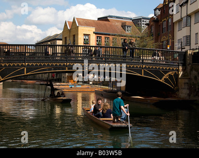 zwei Booten über den Fluss Cam gegenläufig Magdalena heruntergeflossen. Stockfoto