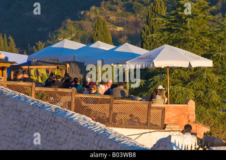 Restaurante Mirador nahe dem Mirador de San Nicolas, Viertel Albayzin (UNESCO Weltkulturerbe), Stadt von Granada Stockfoto