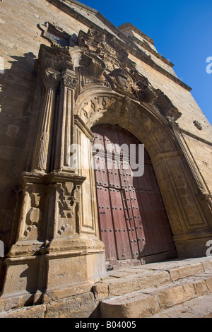 Tür der Iglesia De La Santisima Trinidad (Kirche), Stadt Ubeda - ein UNESCO-Weltkulturerbe, Provinz Jaen Stockfoto