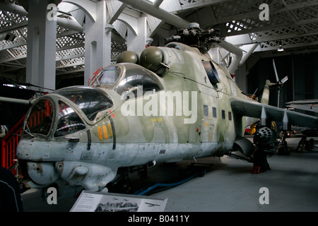 RUSSISCHEN HIND MILITÄR HUBSCHRAUBER-IMPERIAL WAR MUSEUM DUXFORD Stockfoto