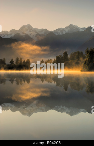 Lake Matheson im Hintergrund Mount Tasman und Mount Cook, Süd West New Zealand Stockfoto