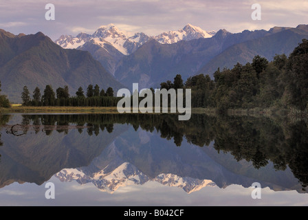 Lake Matheson im Hintergrund Mount Tasman und Mount Cook, Süd West New Zealand Stockfoto