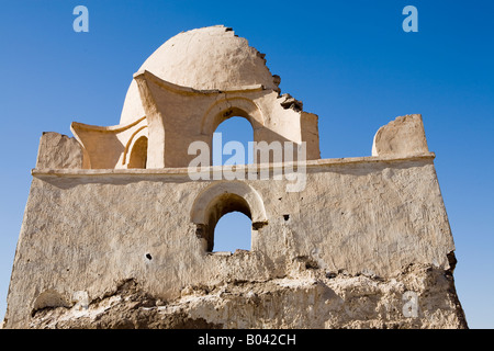 Verfallendes traditionelles oberägyptisches Grab auf dem Fatimiden-Friedhof, Assuan-Stadt, Ägypten Stockfoto