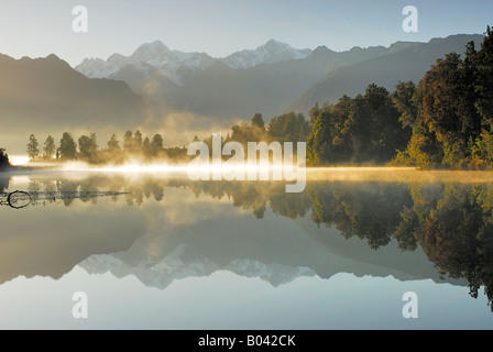 Lake Matheson im Hintergrund Mount Tasman und Mount Cook, Süd West New Zealand Stockfoto