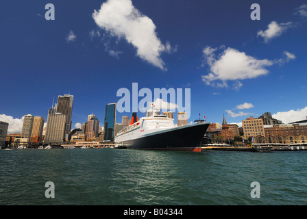 Skyline von Sydney mit Queen Elizabeth 2 Sydney New South Wales Australien Februar 2007 Stockfoto