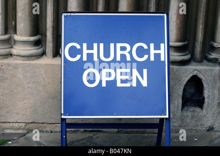 Schild "geöffnet" Kirche Stockfoto