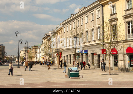 Warschau-Polen attraktive Ul Krakowskie Przedmiescie Straße mit breiten Fußgänger Gehweg Gebiet Frühjahr 2008 Stockfoto