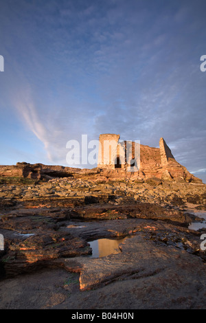 Ruine der alten Kalkofen bei Boddin Punkt in der Nähe von Montrose Stockfoto