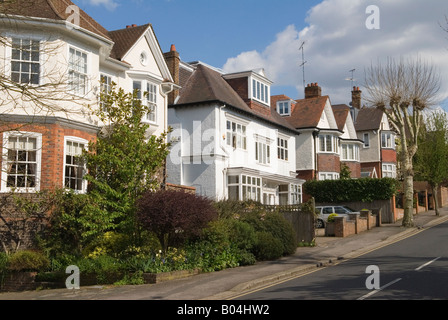 Große Familien Vorstadtwohnheime. Südwestliches London Wimbledon Village SW19 London UK 2008 2000s UK HOMER SYKES Stockfoto