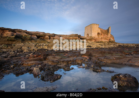 Ruine der alten Kalkofen bei Boddin Punkt in der Nähe von Montrose Stockfoto