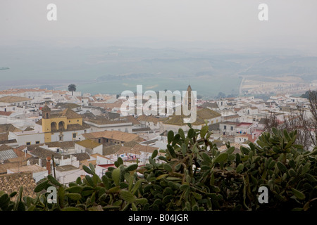 Stadt von Medina Sidonia aus gesehen, in der Nähe der Burg Ruinen, Costa De La Luz, Provinz Cádiz, Andalusien (Andalusien), Europa. Stockfoto