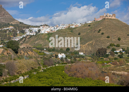 Weiße Stadt (Pueblos Blancos) Alora und ihrer maurischen Burg, Costa Del Sol, Provinz Malaga, Andalusien (Andalusien) Europa. Stockfoto