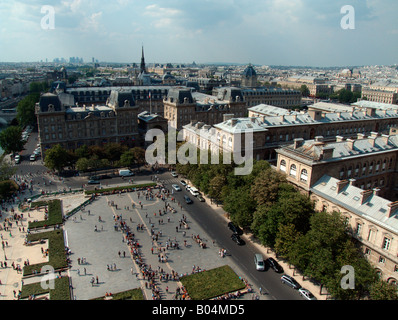 Place du Parvis Notre Dame aus der Galerie des Chimères an der Kathedrale Notre Dame de Paris zu sehen. Paris. Frankreich Stockfoto