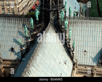 Basis des Turms von Galerie des Chimères gesehen. Kathedrale Notre Dame de Paris. Paris. Frankreich. Stockfoto