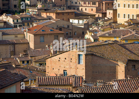 Blick von der Fassade der unfertige Schiffe des Duomo (Kathedrale) über den Dächern in der historischen Altstadt Stockfoto