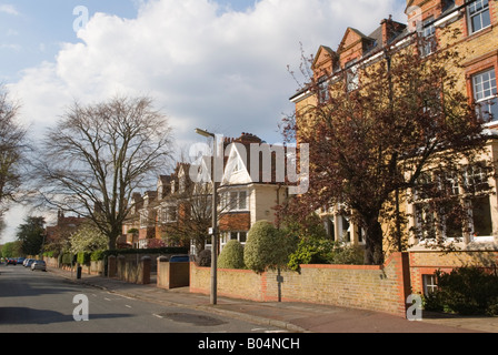 Wimbledon Village, große teure Häuser. Gehäuse Südwesten London SW19 London UK Parkside Road 2008 2000s UK HOMER SYKES Stockfoto