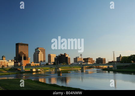Die Innenstadt von Dayton Ohio in der Abenddämmerung Stockfoto