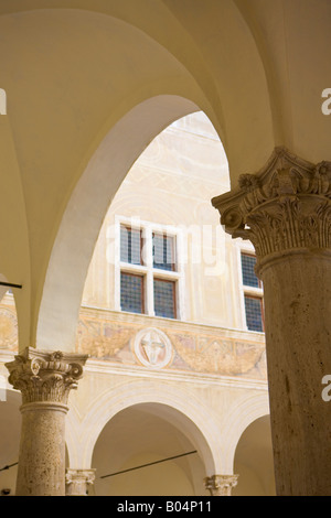 Hof in der Palazzo Piccolomini in der historischen Altstadt von Pienza, ein UNESCO-Weltkulturerbe Stockfoto