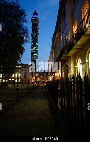 Blick auf BT Tower von Fitzroy Square, Fitzrovia, London Stockfoto