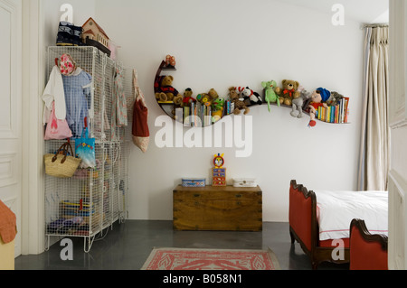 Kinderzimmer in umgebauten 1950er Jahre Fabrik Stockfoto