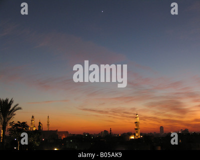 Dämmerung über die Stadt Kairo, Minaretts der verschiedenen Moscheen, Ägypten, Kairo Stockfoto