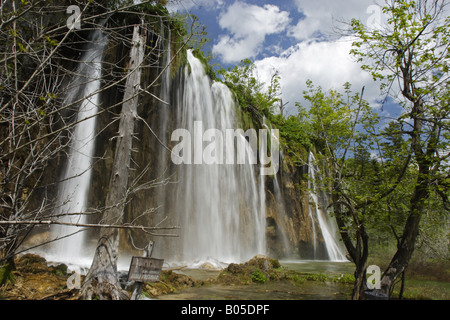 Wasserfall Mali Prstavac zwischen See Galovac und See Gradinska, Kroatien, Plitvicer Seen NP Stockfoto