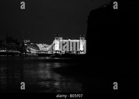 Tower Bridge gesehen vom Pool of London, Wapping, London Stockfoto