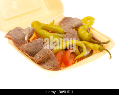 Frischer Take Away Donner Lammkebab Mit Jalapeno Grünen Paprika Oder Chilis, Mit No People, Isoliert Auf Weiß Stockfoto