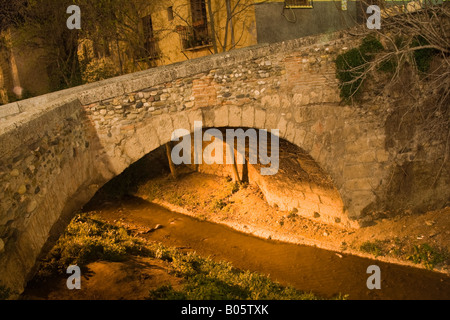 Alte Brücke, Paseo de Los Tristes, Albayzin, Granada Stockfoto
