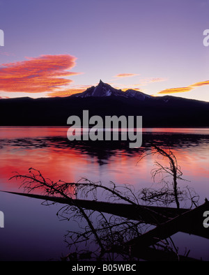 Diamond Lake und Mount Thielsen bei Sonnenaufgang von Thiesen View Campground Umpqua National Forest Cascade Mountains Oregon Stockfoto