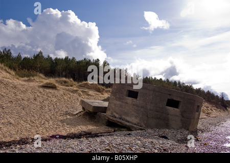 Einen Bunker am Strand von Roseisle Stockfoto
