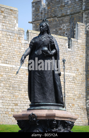 Königin Victoria Statue, Schlossberg, Windsor, Berkshire, England, Vereinigtes Königreich Stockfoto