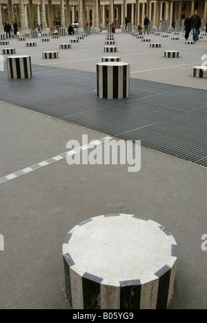 Das Colonnes de Buren Kunstwerk im Palais Royal in Paris, Frankreich. Stockfoto